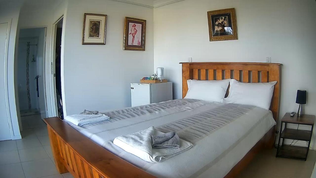 Margs Bed And Breakfast Bowen Bagian luar foto