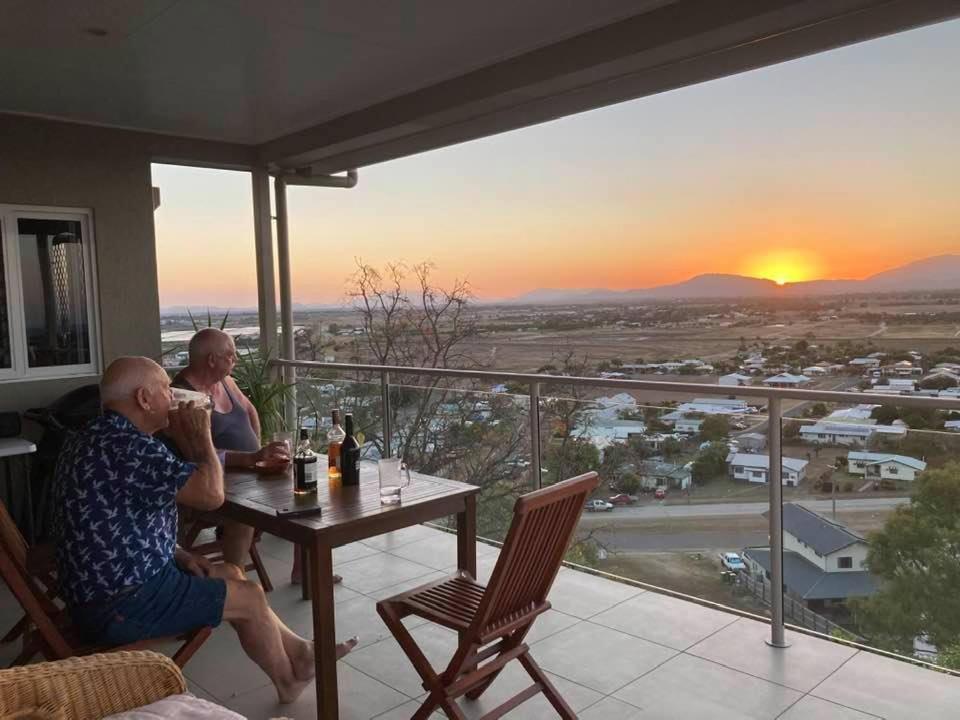 Margs Bed And Breakfast Bowen Bagian luar foto